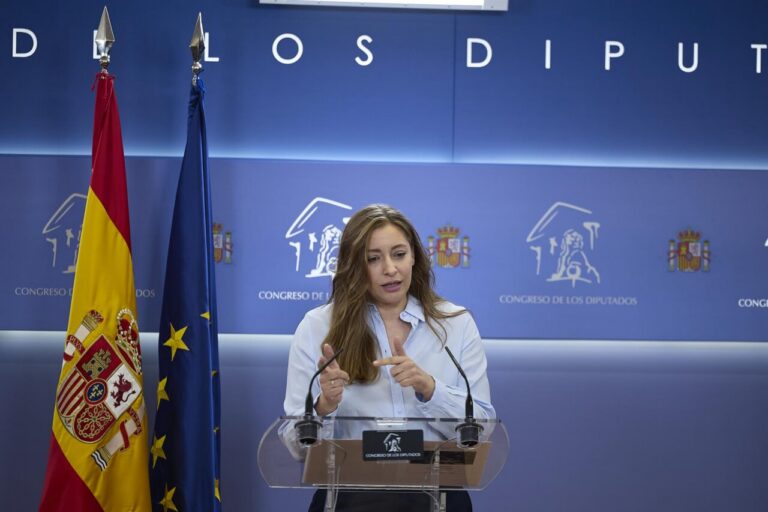 Portavoz del PP en el Congreso durante una rueda de prensa sobre financiación irregular