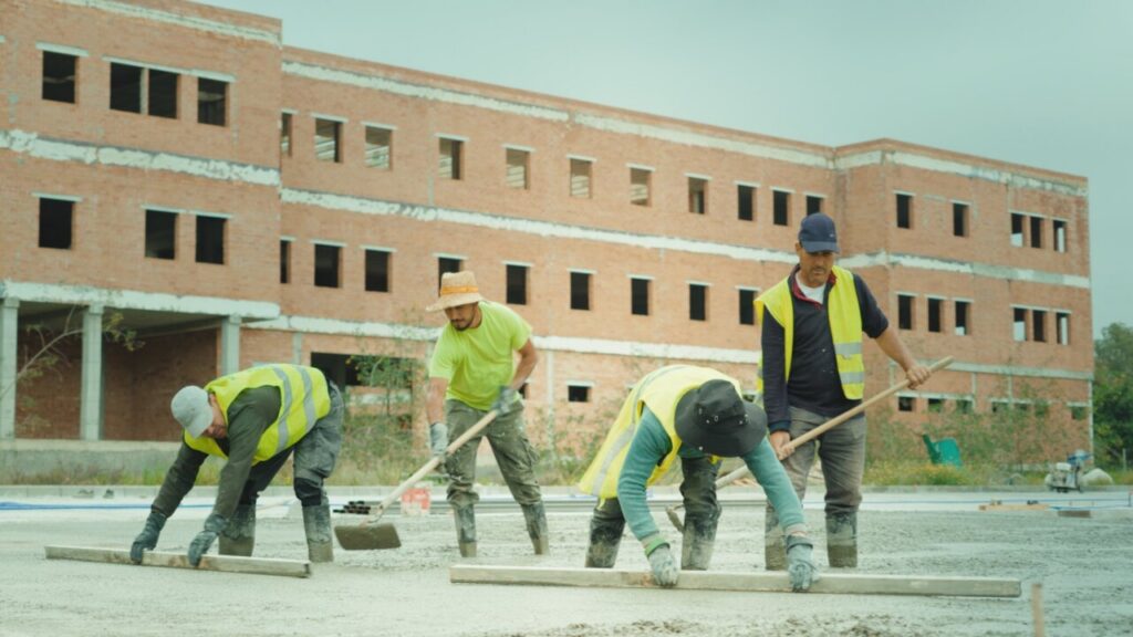 Trabajadores de construcción en un proyecto de Promeco 2000 en Melilla