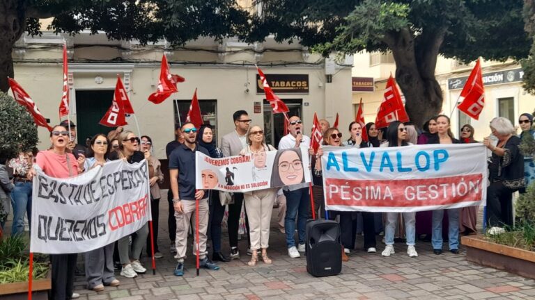 Trabajadores de ludotecas protestan por impago de salarios en Melilla