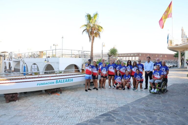 Equipo del Real Club Marítimo de Melilla en el Festival Internacional de Barco Dragón