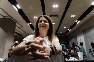 Leire Díez en una reunión con el fiscal Ignacio Stampa.