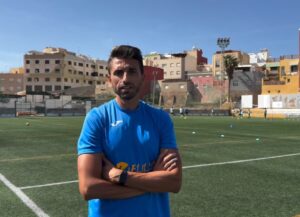 Juan Luque, entrenador del MCD ATM, en el campo de entrenamiento.