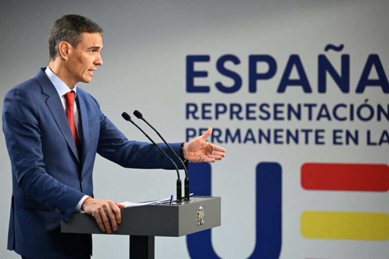 Pedro Sánchez defendiendo la limpieza del PSOE en una rueda de prensa