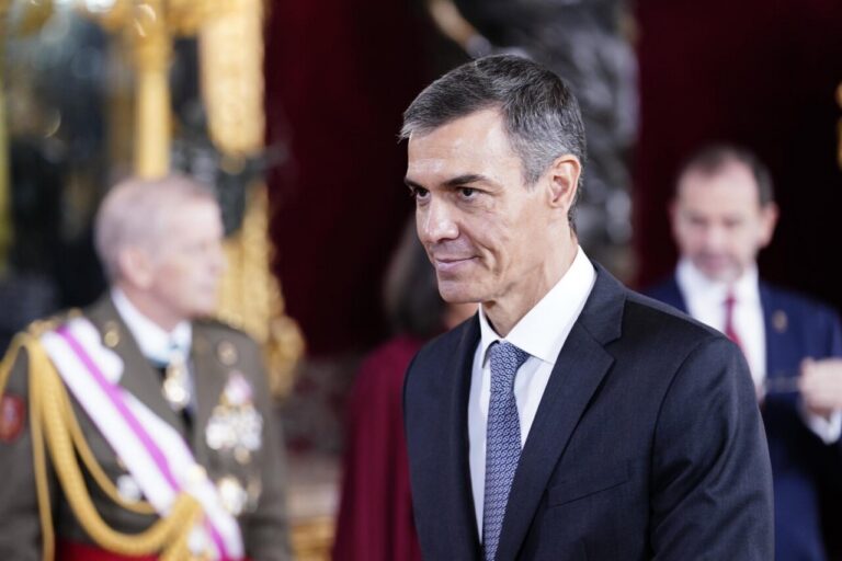 Pedro Sánchez durante una entrevista sobre pagos en efectivo del PSOE