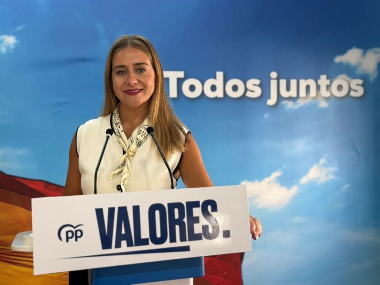 Sofía Acedo del PP en rueda de prensa sobre planes de empleo