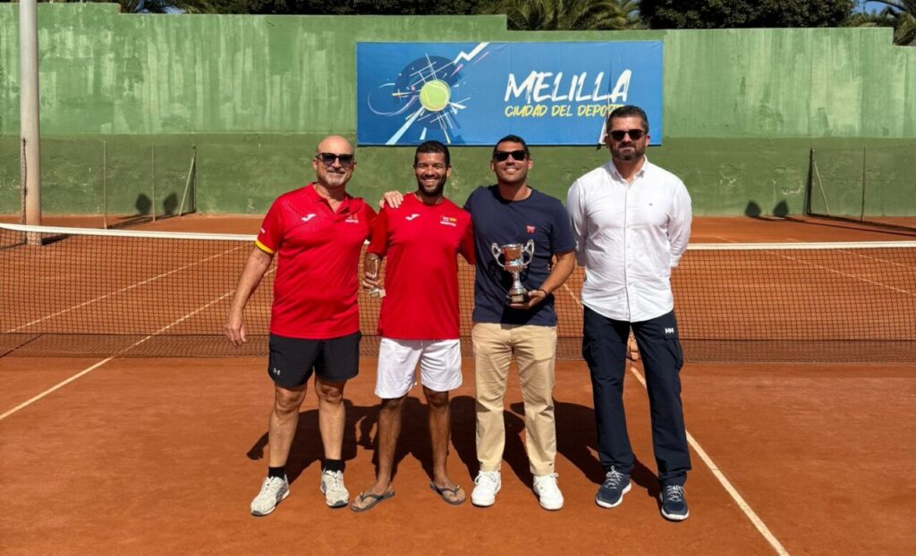 Jugadores de tenis en el XI Torneo Internacional de Veteranos en Melilla