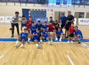Jugadores del MCD C.F. Rusadir celebrando una victoria en el campo
