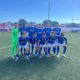 Jugadores del filial de U.D. Melilla en el campo de fútbol