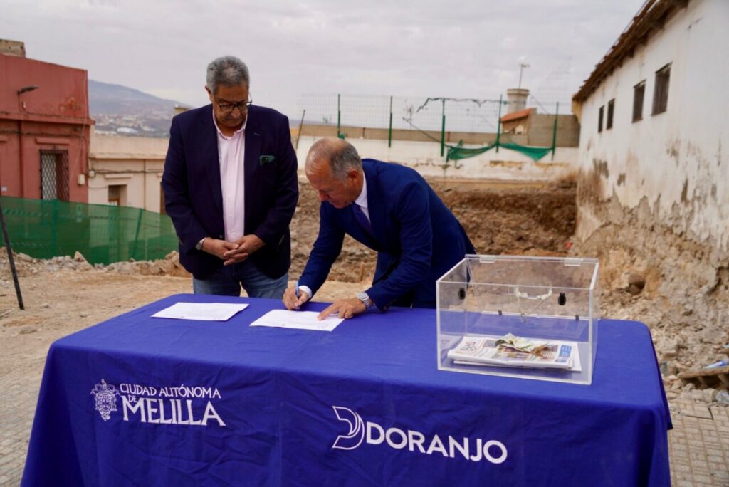 Colocación de la primera piedra para viviendas de protección oficial en Melilla.