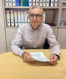 José Miguel Tasende discutiendo el futuro del Hospital Comarcal de Melilla