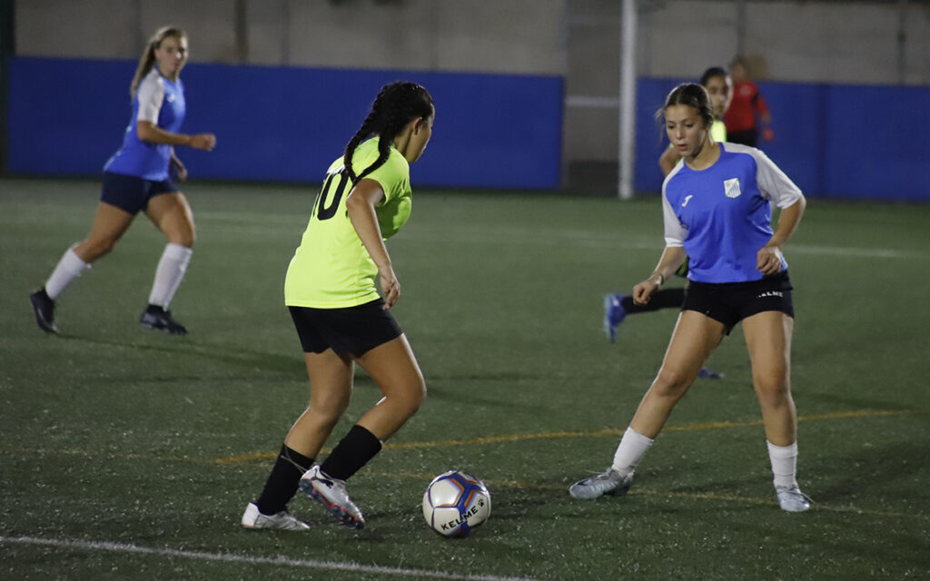 Jugadoras del C.D. ATM Melilla compitiendo en la Copa Federación Juvenil Femenino