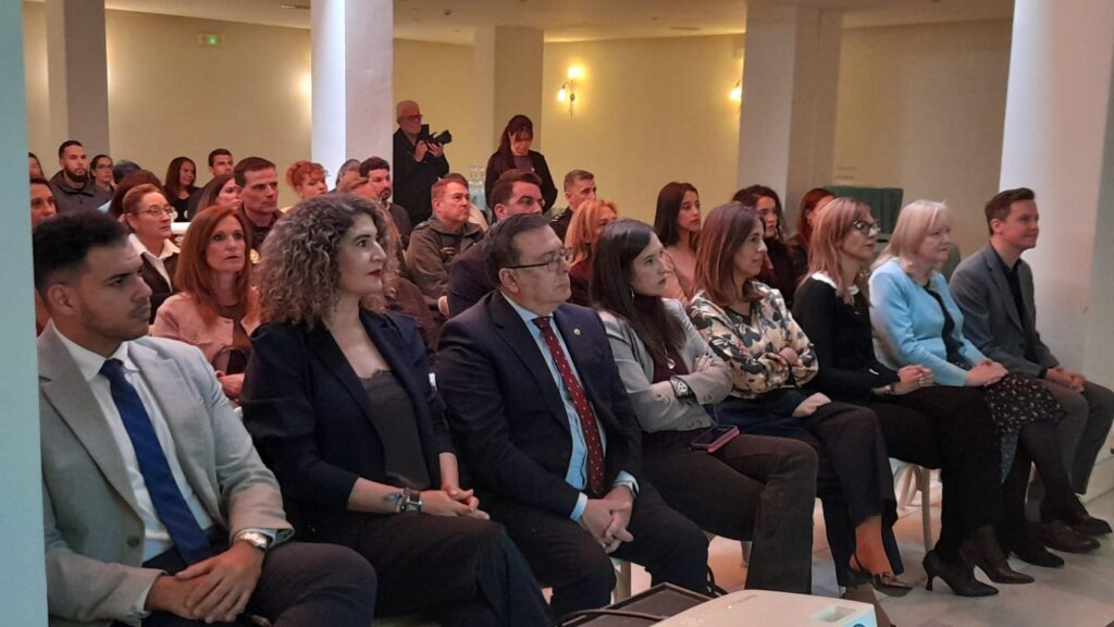 2c39de56-d0d9-4af2-9eb2-495b0c9409be