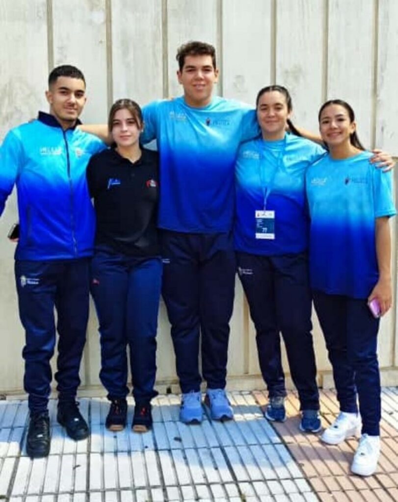 Grupo de atletas melillenses en el Campeonato de España Junior de Halterofilia