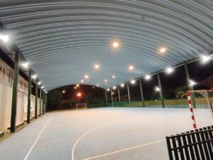 Iluminación renovada en el polideportivo del Colegio Anselmo Pardo