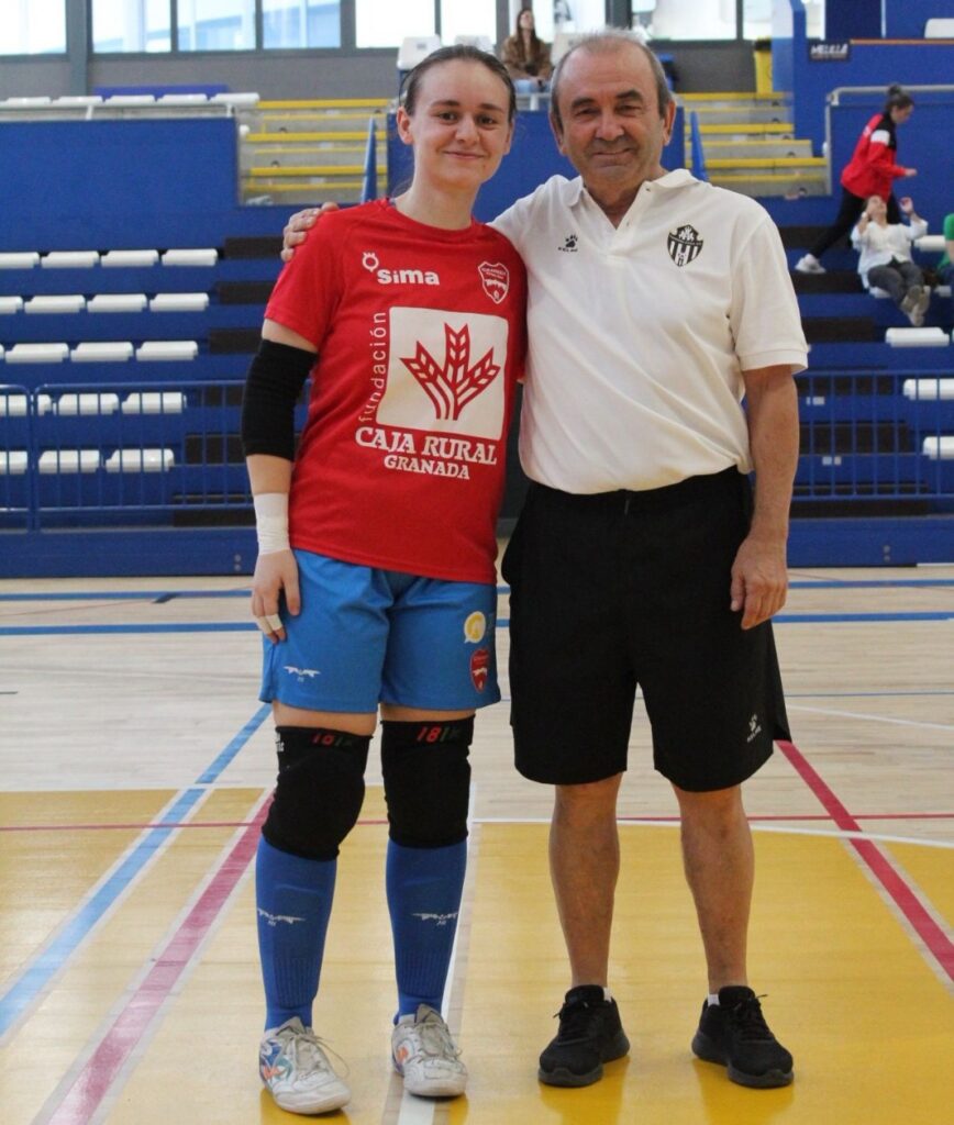 Jugadora y entrenador del Melilla Torreblanca tras el partido de fútbol sala