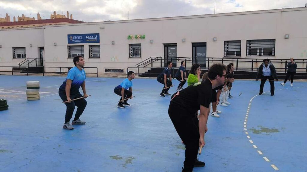 Atletas melillenses entrenando en la Casa de la Juventud durante el Campeonato de Halterofilia.