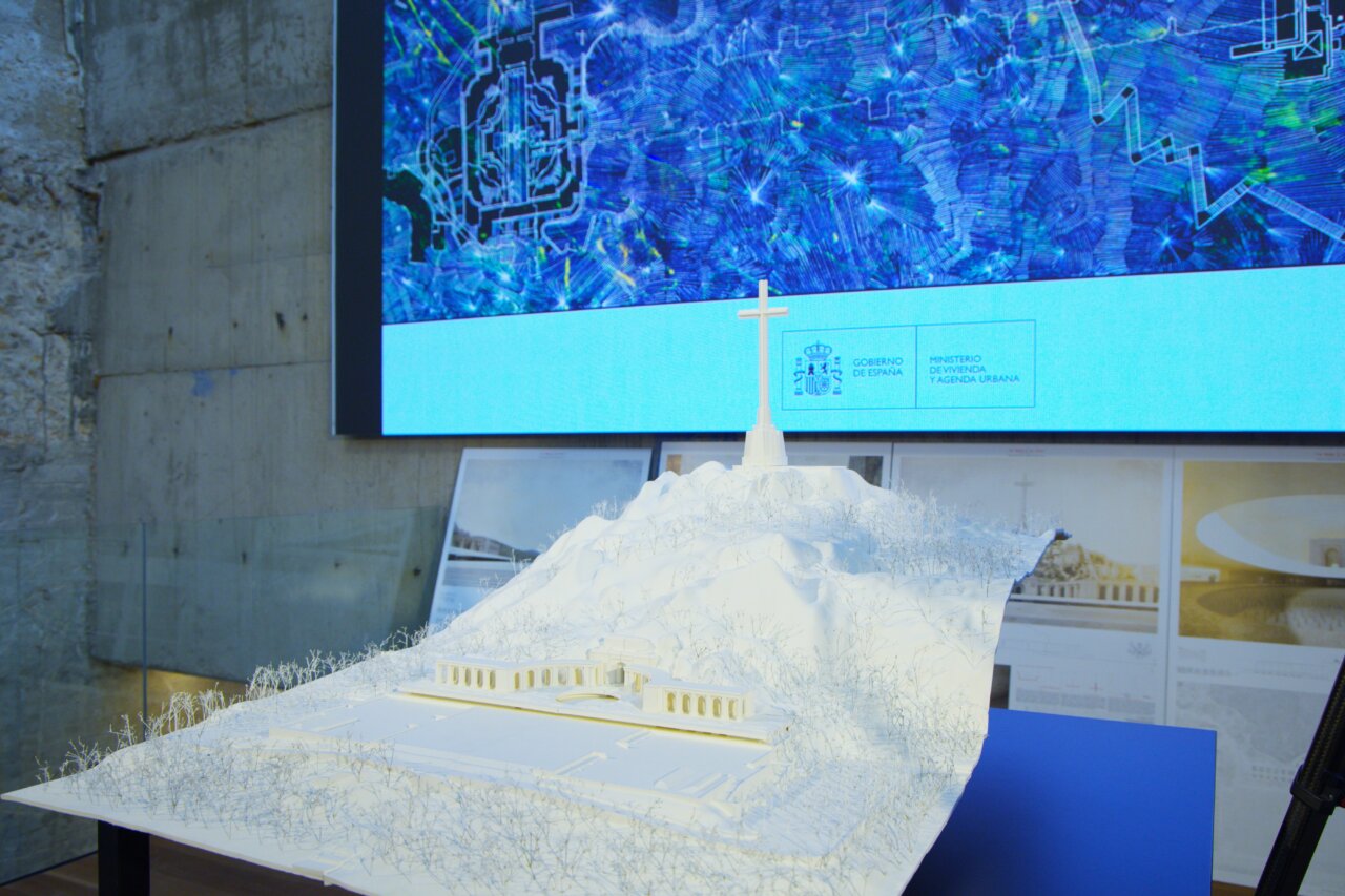 Maqueta del proyecto 'La base y la cruz' para el Valle de Cuelgamuros.