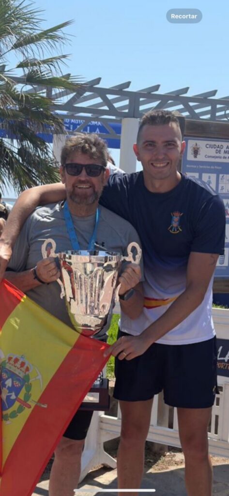 Miguel Ángel Rozas con medallas y trofeo en campeonato de salvamento