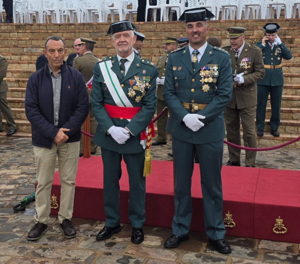 Acto solemne de entrega de la enseña nacional a la Guardia Civil en Melilla