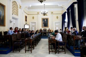 Reunión de la Asamblea en Melilla sobre atención a menores migrantes.