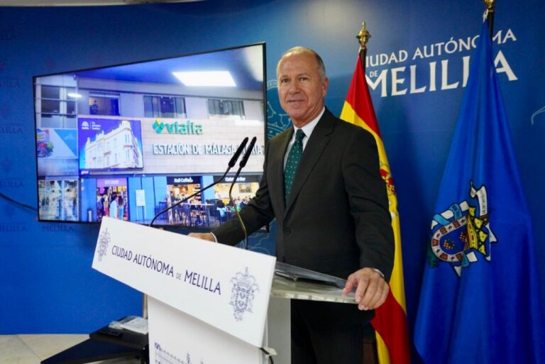 Miguel Marín presentando campaña turística en Melilla