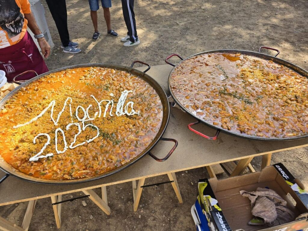 Paellas preparadas para el Día de la Mochila en Melilla