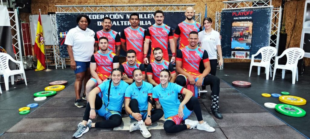 Equipo del club Olimpo Fénix en una competición de halterofilia