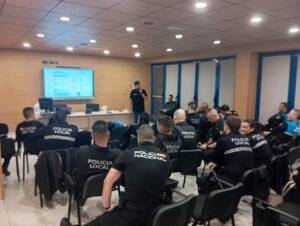 Policías locales en un curso de primeros auxilios en Melilla