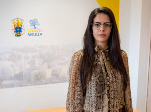 Dina Allalí en una conferencia sobre seguridad educativa en Melilla.