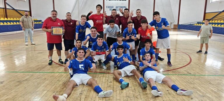 Jugadores del MCD Peña Real Madrid celebrando en el Pabellón Lázaro Fernández