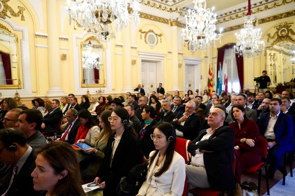 Asistentes en el encuentro interreligioso en Melilla