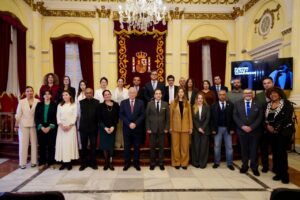 Participantes del encuentro interreligioso en Melilla en un salón elegante