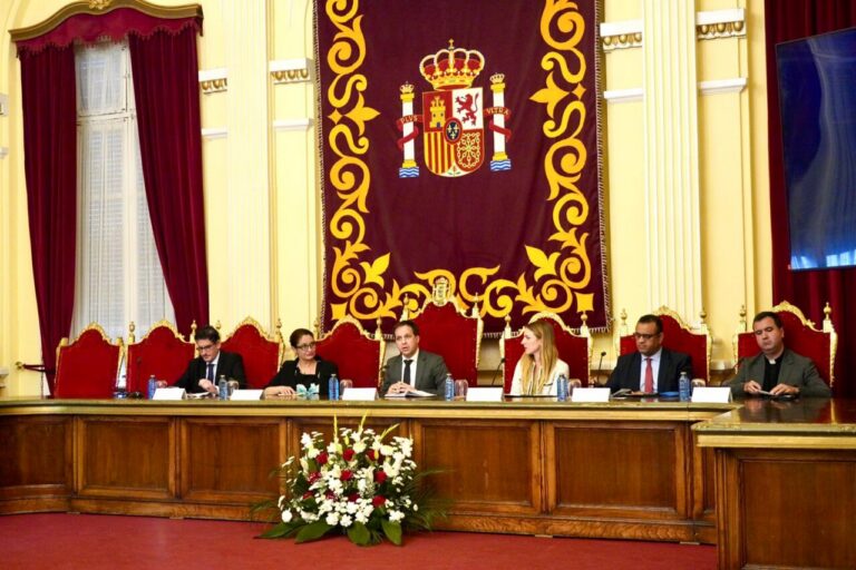 Mesa de diálogo en el encuentro interreligioso en Melilla