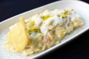 Ensaladilla rusa del restaurante La Savina con patata asada y mayonesa especial