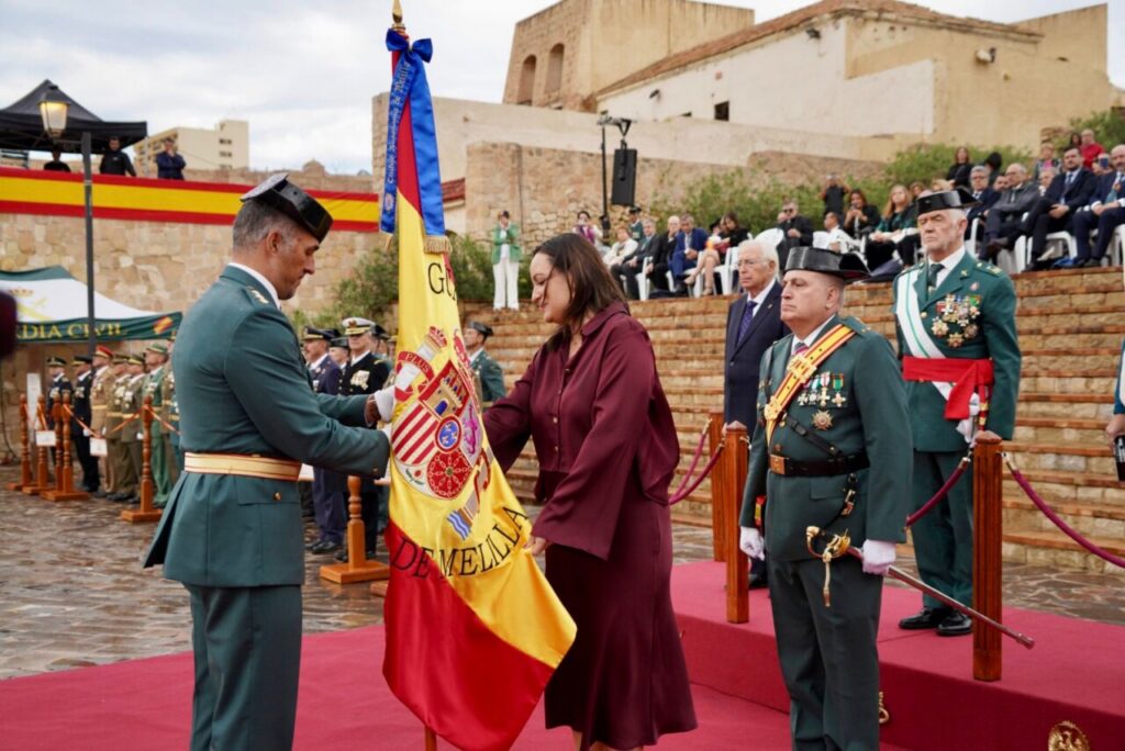Acto solemne de entrega de la enseña nacional a la Guardia Civil en Melilla