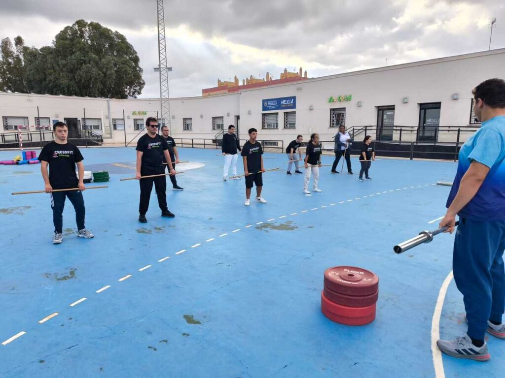 Atletas en sesión de entrenamiento de halterofilia en Melilla