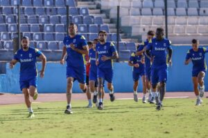 Jugadores de la U.D. Melilla entrenando en el campo