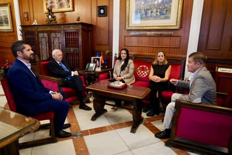 Recepción oficial de la Asociación Autismo Melilla por el Premio Princesa de Girona