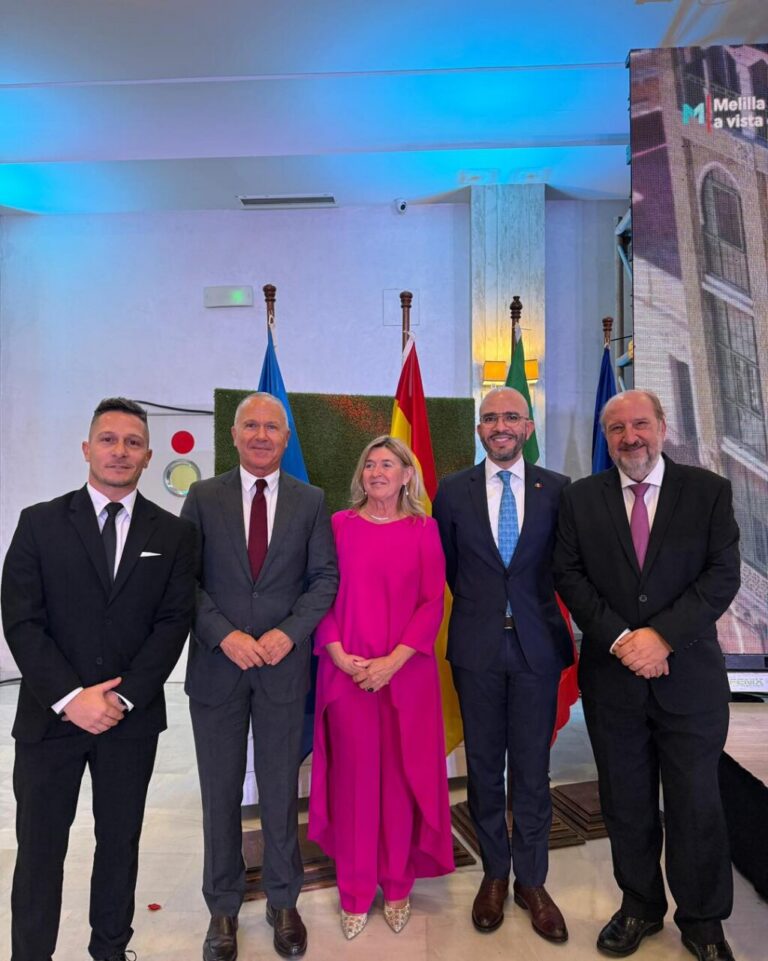 Miguel Marín y otros asistentes en el II Foro Empresarial de Melilla