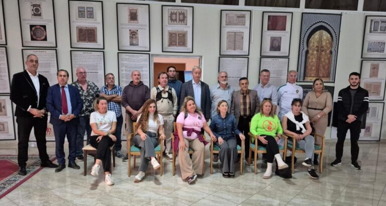 Participantes del Fórum Filosófico de Melilla en jornada cultural en Seluán