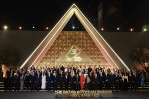 Ceremonia de inauguración del Gran Museo Egipcio con dignatarios presentes.