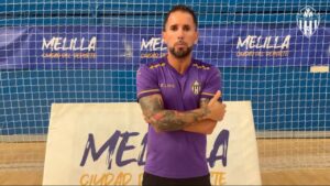 Gustavo Bravo, entrenador del Melilla Torreblanca C.F., en una sala de deportes.