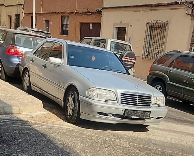 Coche intervenido por la Policía Local en Melilla por falsedad documental