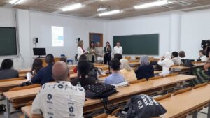 Presentación de jornadas sobre patrimonio oral en aula universitaria