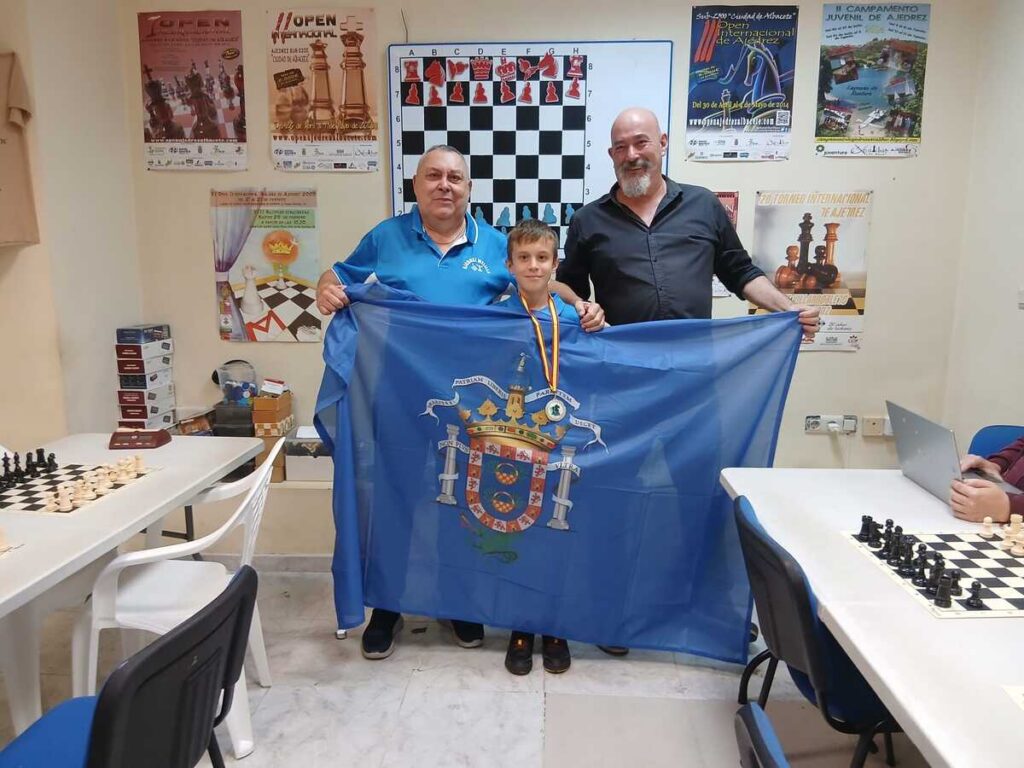 Juan Troyano con medalla en torneo de ajedrez en Albacete