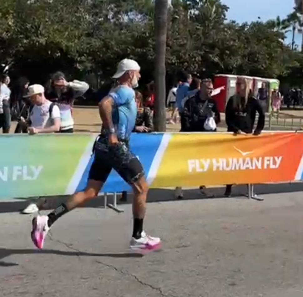 Julio Gutiérrez corriendo en el Mundial de IRONMAN 70.3 en Marbella