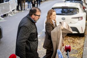Koldo García llega a la Audiencia Nacional en Madrid con un abrigo.