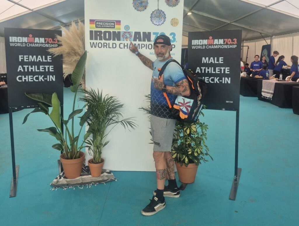 Luismi Ruiz en el check-in del Mundial IRONMAN 70.3 en Marbella.