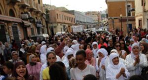 Multitud de personas en una manifestación en Melilla en los años 80