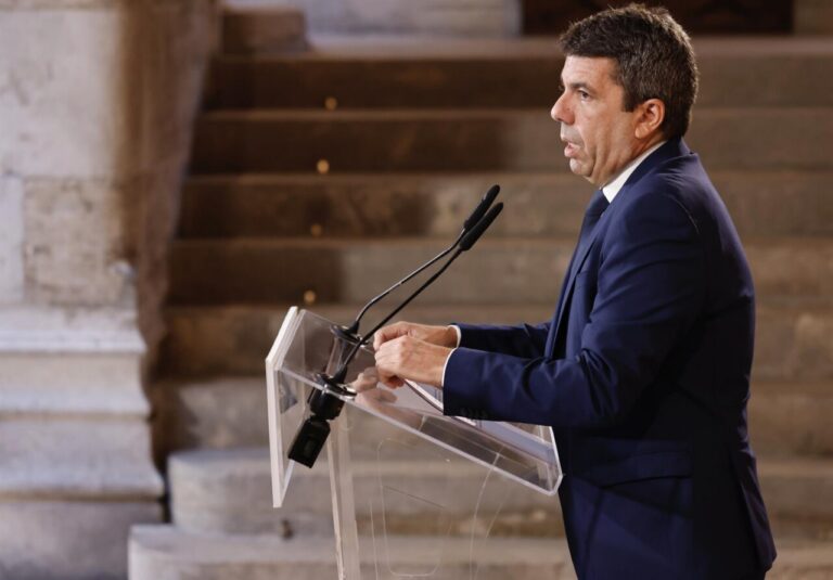 Carlos Mazón anunciando su dimisión como presidente de la Generalitat